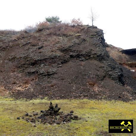 Eisenbuehl Vulkan bei Mytina nahe Cheb in Tschechien - 19. Maerz 2023 (8).JPG